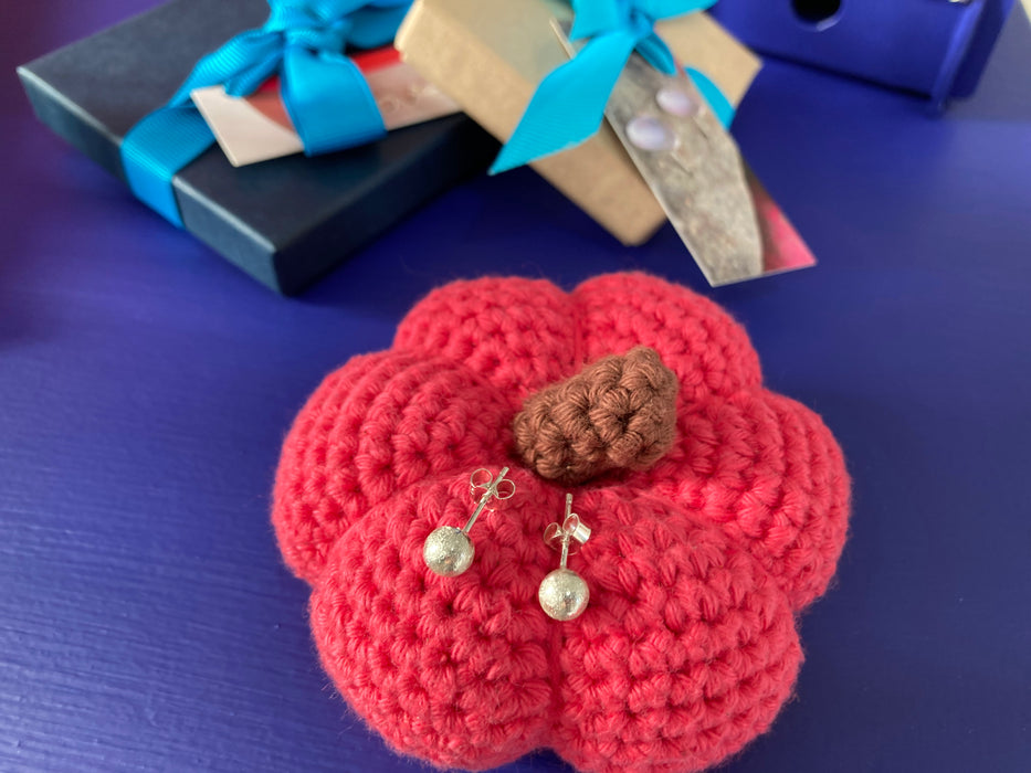 Frosted silver ball stud earrings