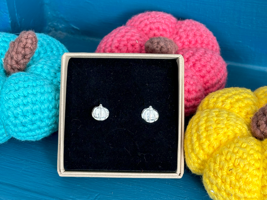 Pumpkin stud earrings