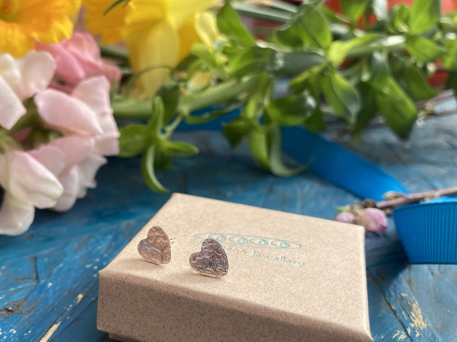 Rounded heart stud earrings