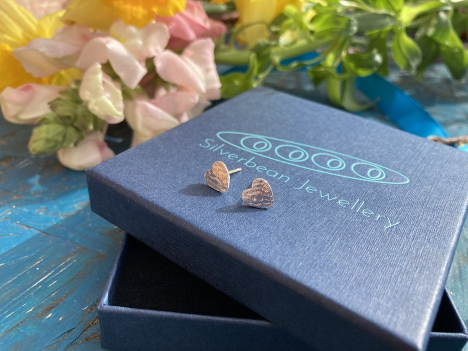 Rounded heart stud earrings