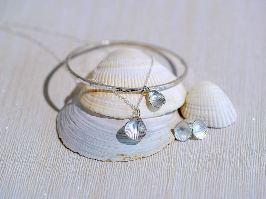 Shell bangle and necklace set