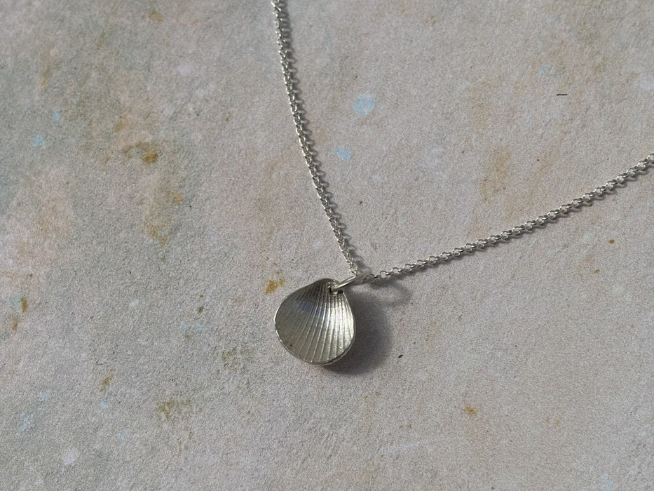 Shell bangle and necklace set